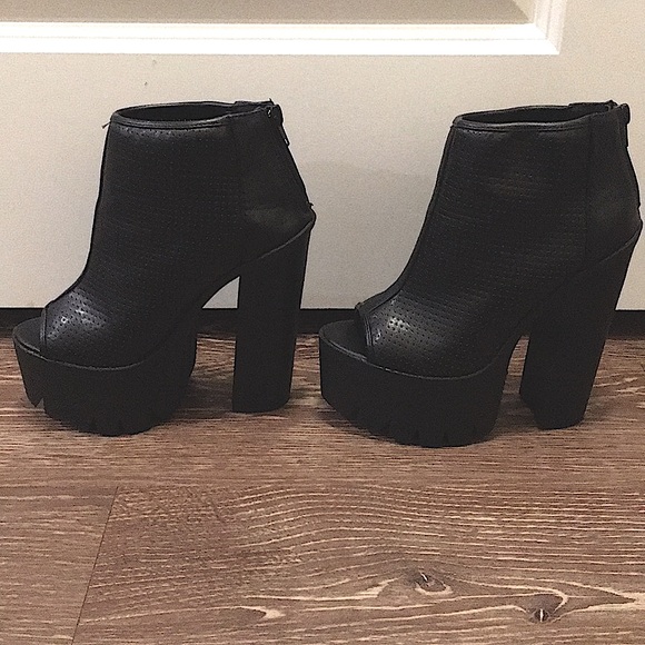 Platform peep toe booties - Picture 2 of 7